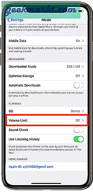 Er is een verborgen instelling in de Muziek-app genaamd 'Sound Check' waarmee je het volledige vermogen van de luidspreker van je iPhone, EarPods, AirPods of zelfs een Bluetooth-luidspreker kunt gebruiken.
