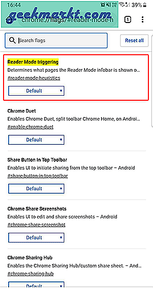 Chrome heeft een verborgen instelling in de Chrome-vlaggen om deze uit te schakelen. Bovendien kunt u het zo instellen dat het alleen wordt weergegeven wanneer de pagina niet mobielvriendelijk is, zodat we van de functie kunnen profiteren zonder elke keer afgeleid te worden.
